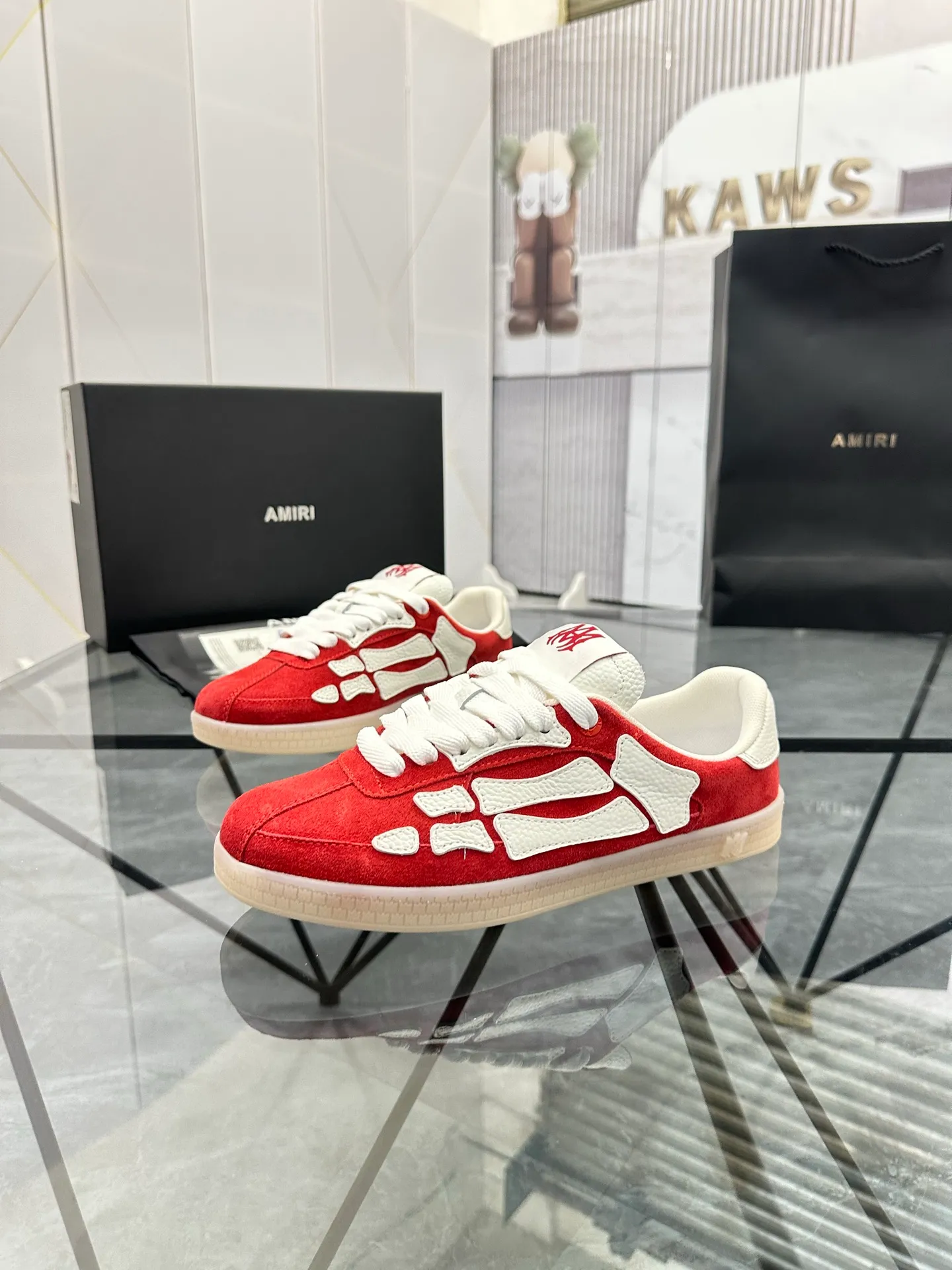 Men's shoes: 💰P600¥ Top quality in Guangzhou Product trademark: AMIRI* "Amir*" low-top casual shoes Regular size: 39-44 (can be customized to 45) Product material: Upper imported first-layer cowhide spliced ​​nubuck leather, breathable lining, original outsole. Number: 525